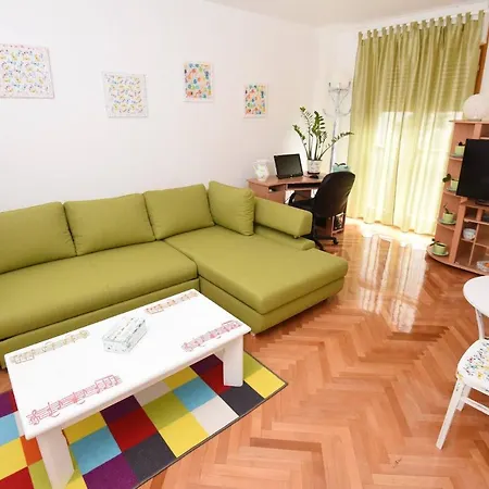 Close To The Centre, 2-bedroom Apartment Zadar