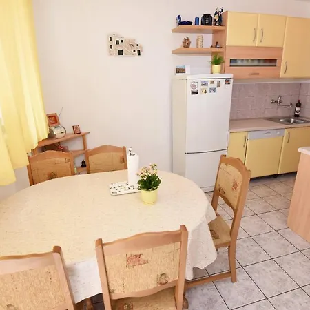 Close To The Centre, 2-bedroom Apartment *