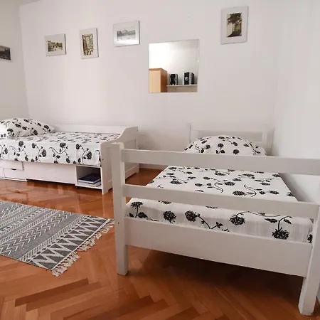 Close To The Centre, 2-bedroom Apartment Zadar